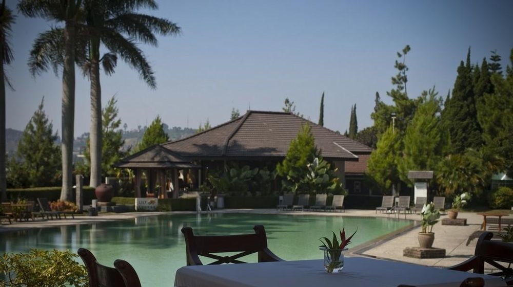 Puteri Gunung Hotel Лембанг Екстер'єр фото