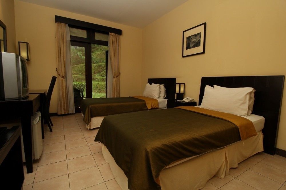 Puteri Gunung Hotel Лембанг Екстер'єр фото
