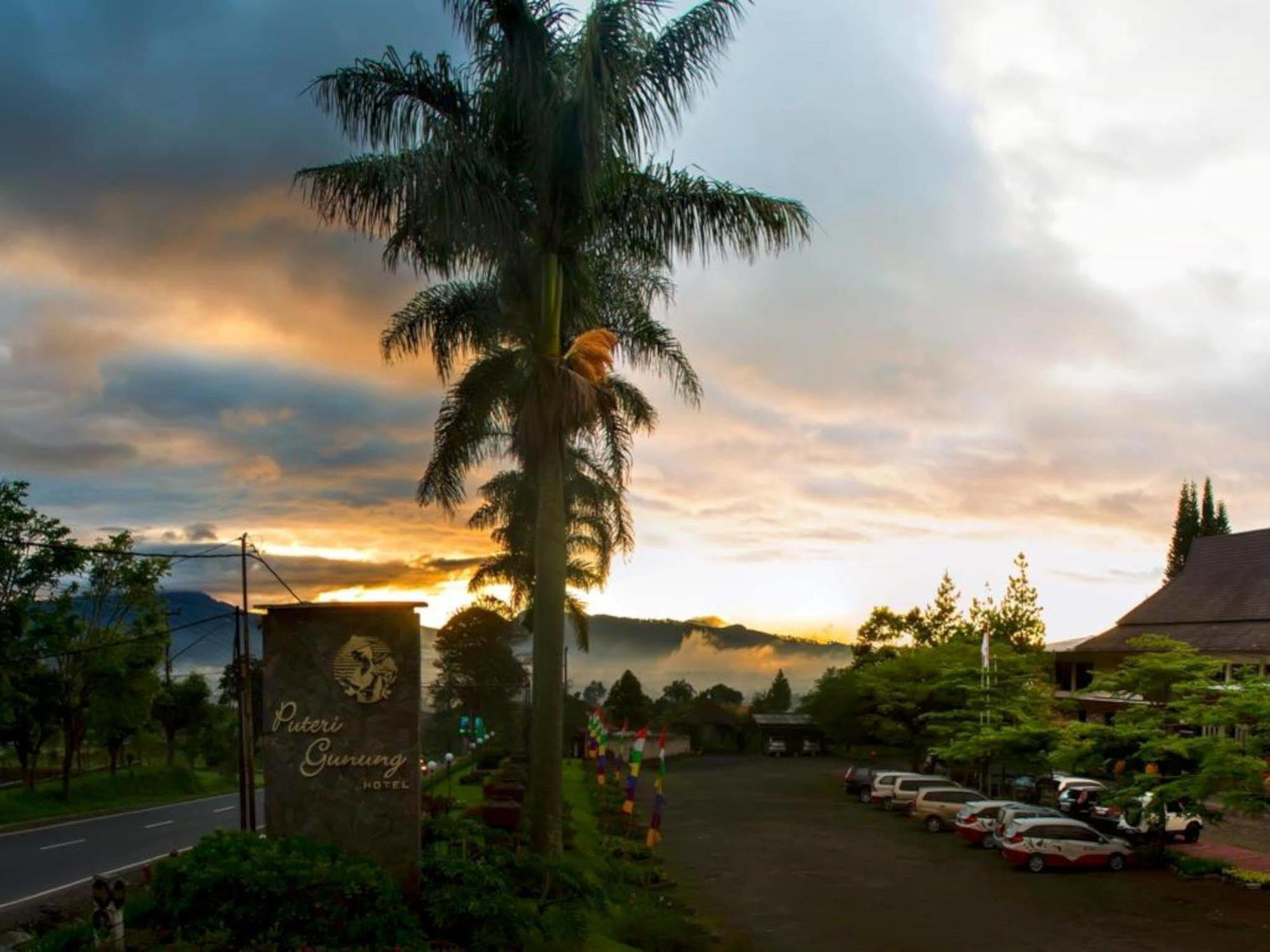 Puteri Gunung Hotel Лембанг Екстер'єр фото